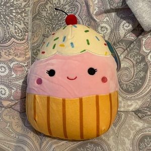 8 Inch Clara the Cupcake Squishmallow